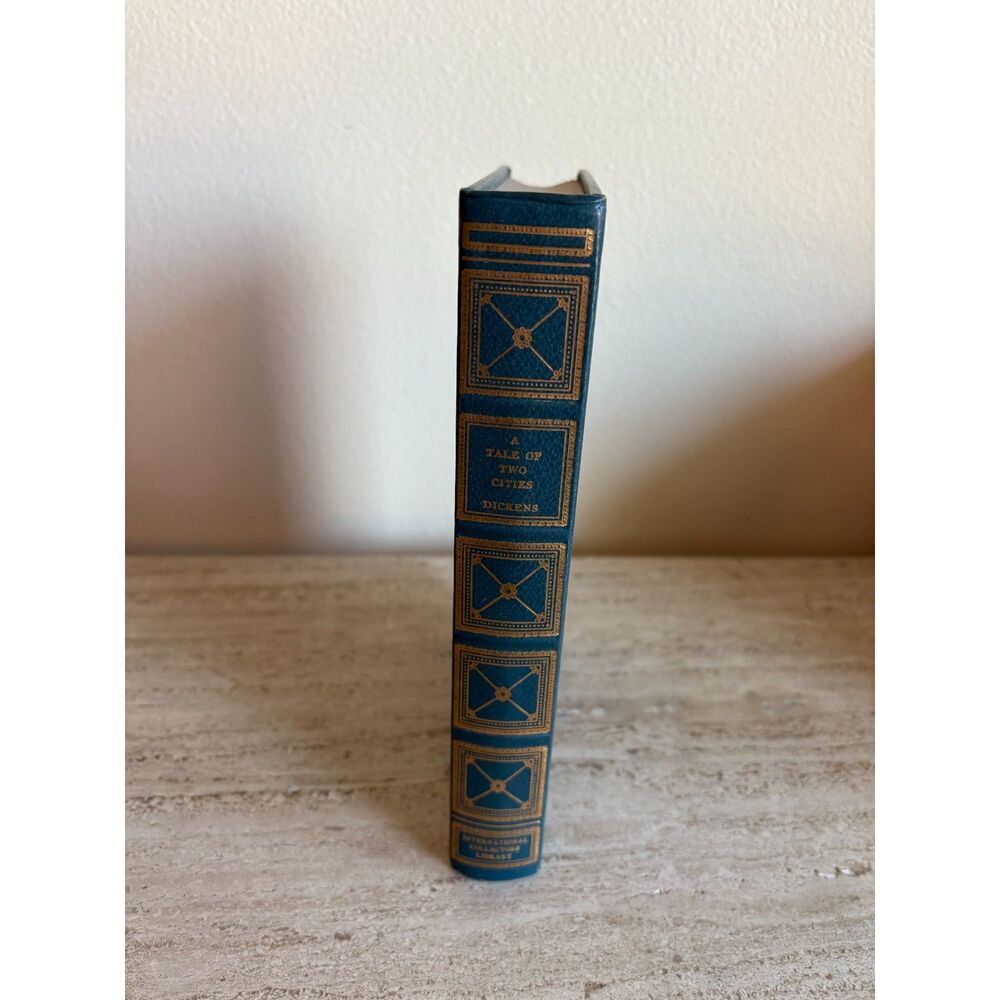 International Collector's Library Tale of 2 Cities
